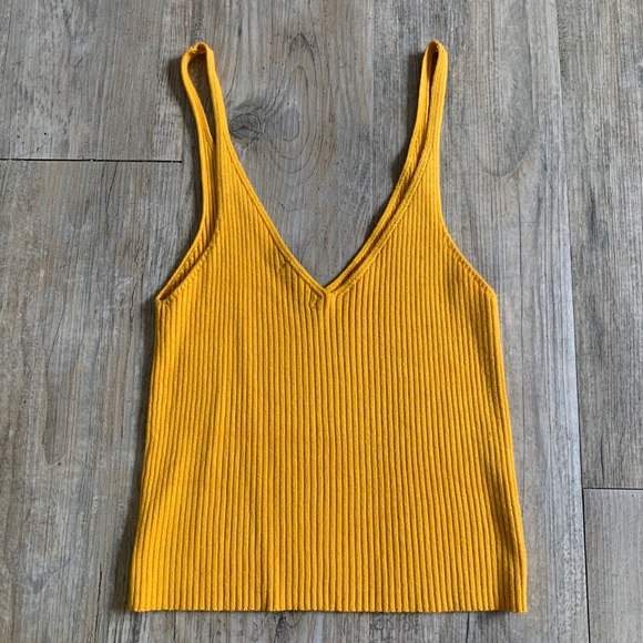 Ribbed Crop Top - Picture 2 of 4